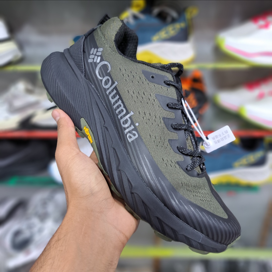 کتونی مسترکوالیتی کلمبیا گورتکس Colombia goretex / زیره ویبرام / ضمانت ویتنامی و کیفیت / سایز ۴۰ الا ۴۵